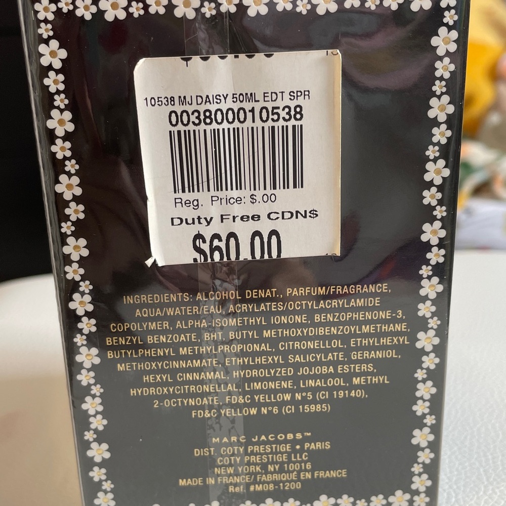 Marc Jacobs Daisy Eau de Toilette Spray - Black & Gold Packaging - Picture 2 of 2